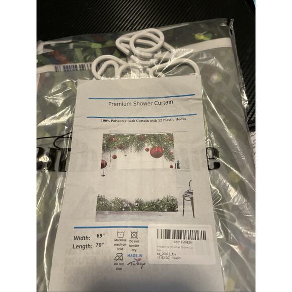 CHRISTMAS SHOWER CURTAIN WITH HOLLY AND CHRISTMAS BALLS - Picture 2 of 4